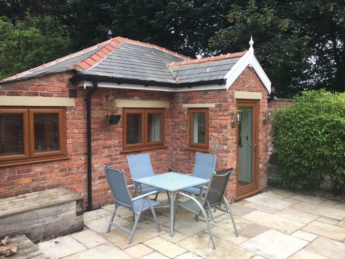 The Old Vicarage Lodge Manchester Exterior foto